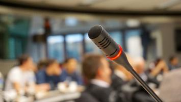 Microphone avec signal visuel d'activation