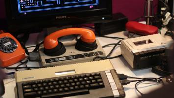 Atari_800XL_with_Modem