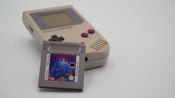 Game_Boy_and_Tetris