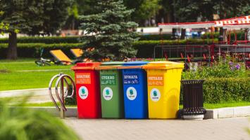 Poubelles colorées