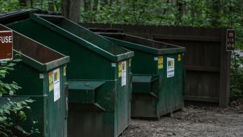 Bac de recyclage dans les bois