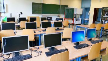 salle de classe informatisée